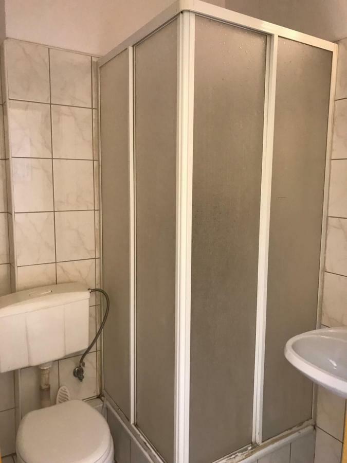 Clarus Mons Studio Hostel Częstochowa Buitenkant foto